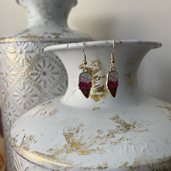 Funky and cute icecream gold earrings - Picture 3 of 6